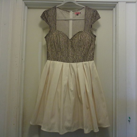 ROCKABILLY PROM CHI CHI LONDON BLACK LACE AND CREAM SATIN PROM DRESS 8 - Picture 1 of 9
